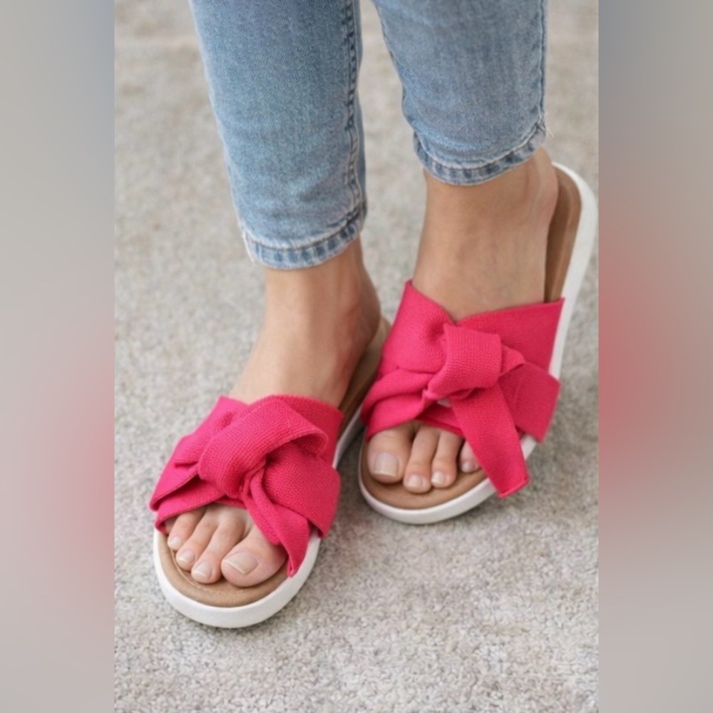 NEW Bernie Mev Hot Pink Platform Slide On Sandals